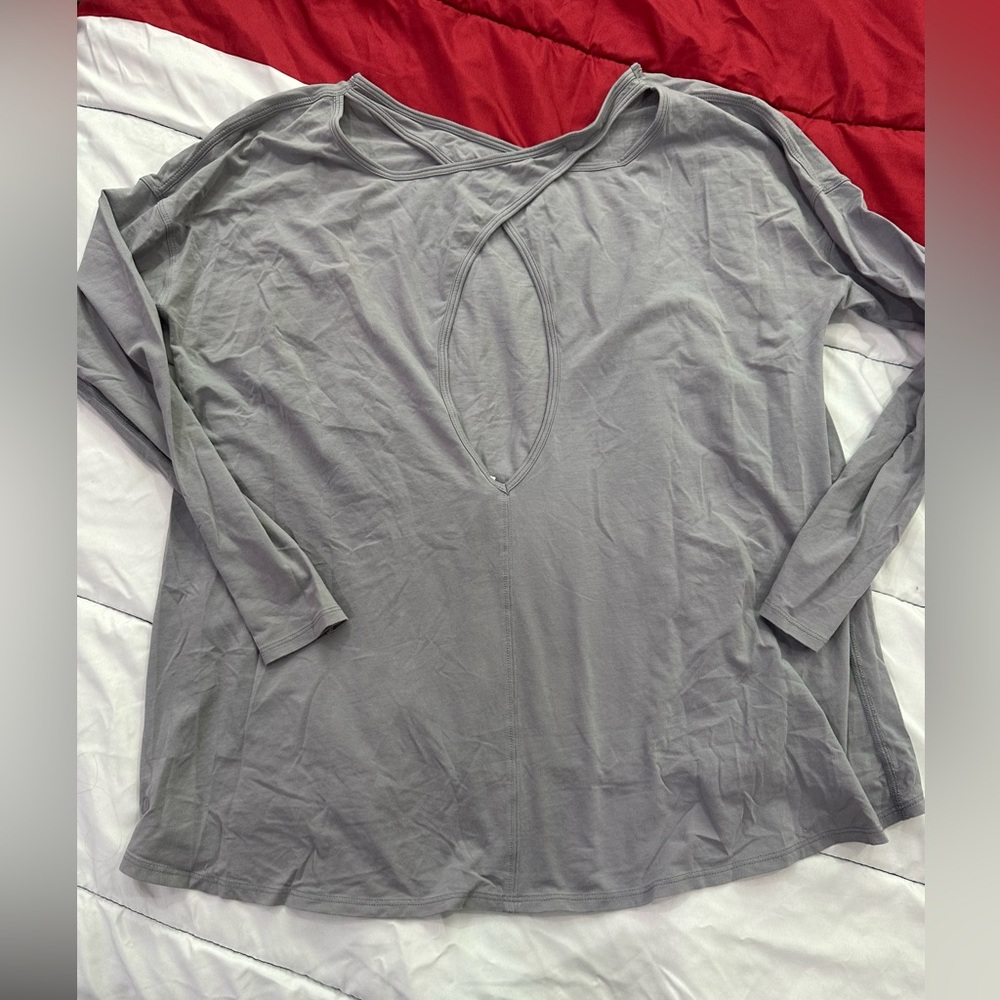 Lululemon Back Into It Long Sleeve
Gris
 Sz 8